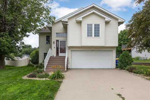 712 Randall Dr, Solon, IA 52333