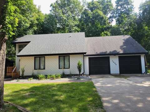 1604 Nichols Avenue, Okoboji, IA 51355