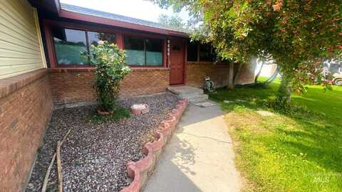 3949 NW Linda Place, Mountain Home, ID 83647