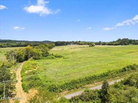 2423 Perkle Rd, Lenoir City, TN 37772