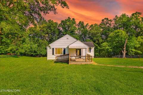 857 Poplar Creek Rd, Oliver Springs, TN 37840