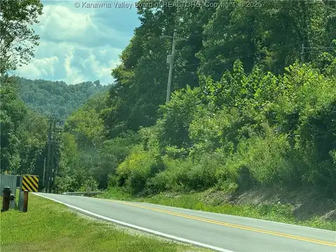 McClellan Highway, Harts, WV 25524
