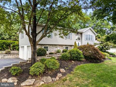 40 CHURCH RD, ROYERSFORD, PA 19468