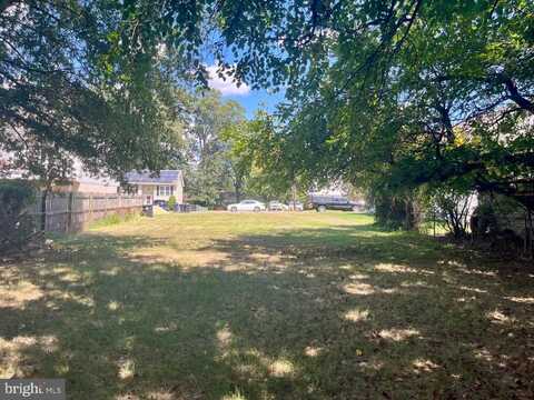 8615 LOCUST GROVE DR, LAUREL, MD 20707