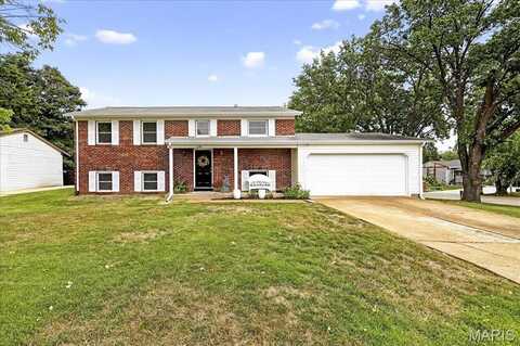 1200 Queens Trail Lane, Fenton, MO 63026