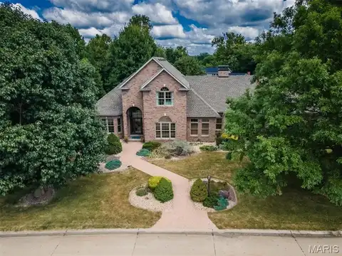 1300 White Oak Trail, Godfrey, IL 62035