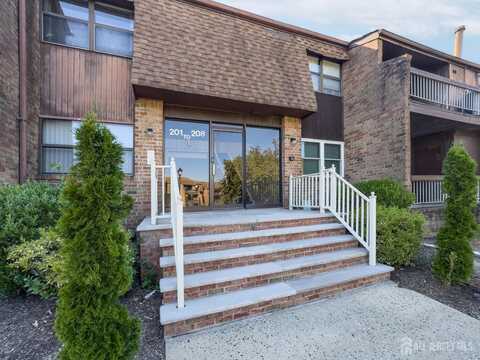 206 Sharon Garden Court, Woodbridge, NJ 07095