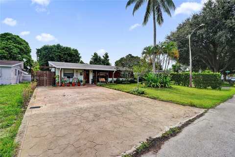 2021 N 56th Way, Hollywood, FL 33021