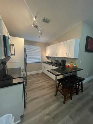 8017 Lake Dr, Doral, FL 33166