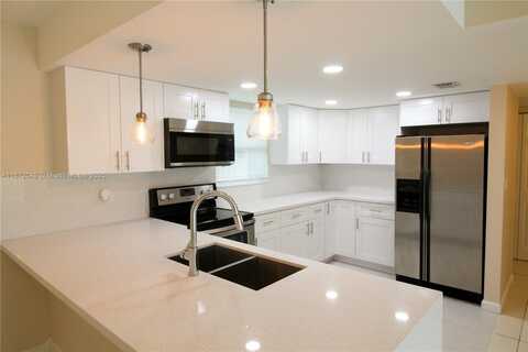 9359 Fontainebleau Blvd, Miami, FL 33172