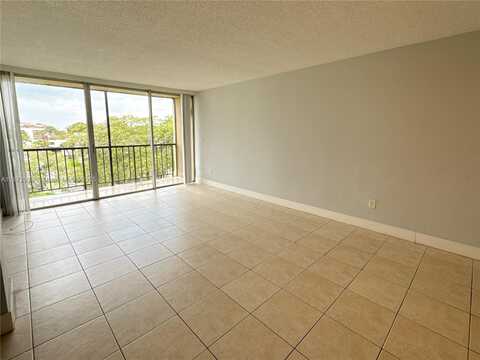 8840 Fontainebleau Blvd, Miami, FL 33172