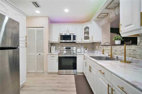 951 NW 148th St, Miami, FL 33168