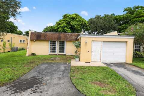 7332 Bay Hill Dr, Hialeah, FL 33015