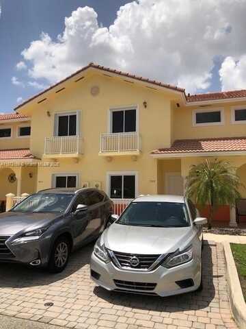 7428 NW 178 ST, Miami Lakes, FL 33015
