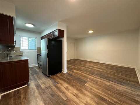 110 NE 19th Ave, Deerfield Beach, FL 33441