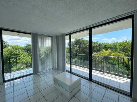 9682 Fontainebleau Blvd, Miami, FL 33172
