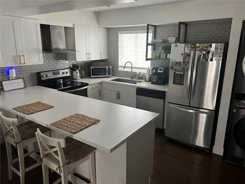 197 SE Village Dr, Port Saint Lucie, FL 34952