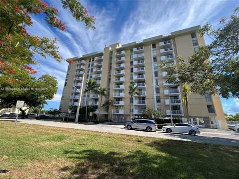 2000 NE 135th St, North Miami, FL 33181