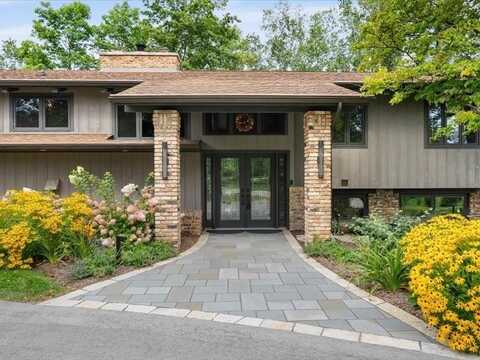 1704 Briarwood Rd, Sheboygan, WI 53083