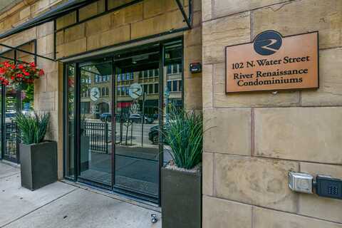 102 N Water St, Milwaukee, WI 53202