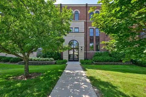 19045 Thomson Dr, Brookfield, WI 53045