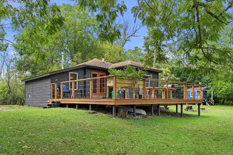 12726 N Shoreland Pkwy, Mequon, WI 53092