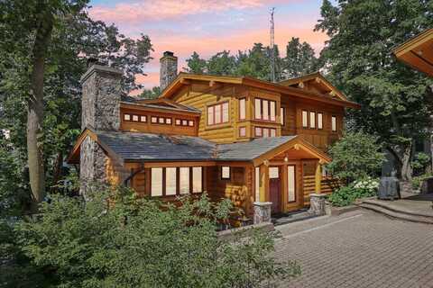N1933 Bluff Ln, Lake Geneva, WI 53147