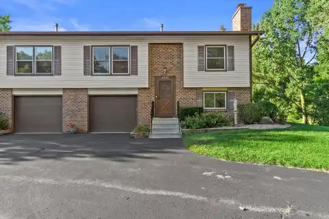 6506 S Parkedge Cir, Franklin, WI 53132