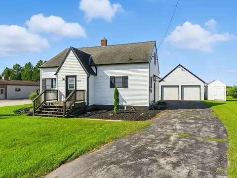 213 S Packer Dr, Manitowoc, WI 54220