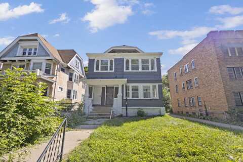 4266 W Highland Blvd, Milwaukee, WI 53208