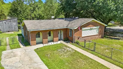 1800 Kingfisher Drive, Gautier, MS 39553
