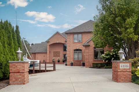 41614 Conger Bay, Harrison, MI 48045