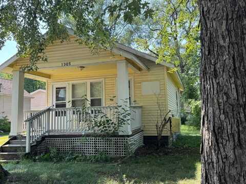1305 Noeske, Midland, MI 48640