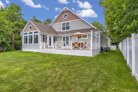 1073 S Lakeshore, Carsonville, MI 48419
