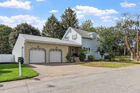 89 Benjamin St, Leominster, MA 01453