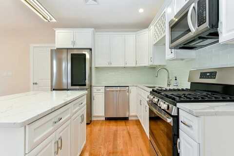 31 Chipman St, Boston, MA 02124