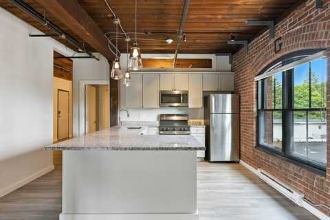 55 Sterling St, Clinton, MA 01510