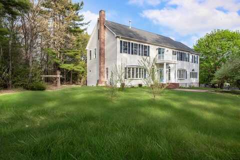 24 Bates St, Mendon, MA 01756