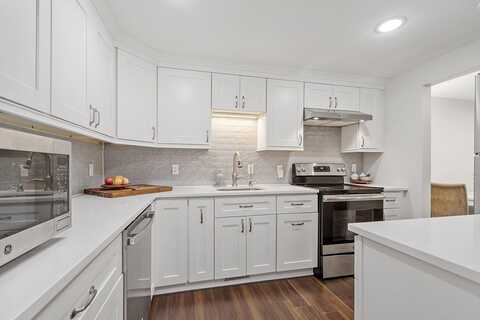 5 Elm St, Acton, MA 01720