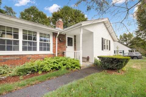 32 Scenic Dr, Worcester, MA 01602