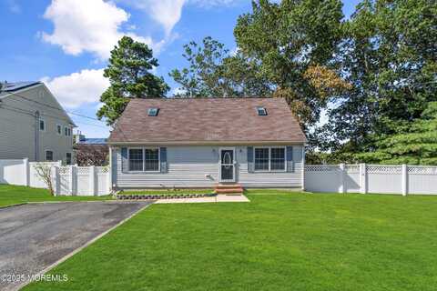 841 3rd Avenue, Toms River, NJ 08757