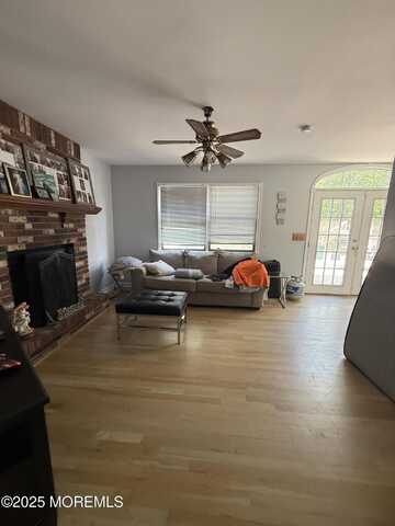 347 Trenton Avenue N, Bayville, NJ 08721