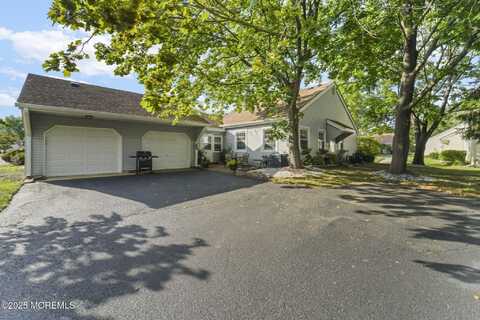 32a Plaza De Las Lobos, Freehold, NJ 07728
