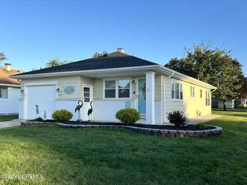 7 Barbuda Street, Toms River, NJ 08757