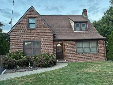 115 Halsey Avenue, Hicksville, NY 11801