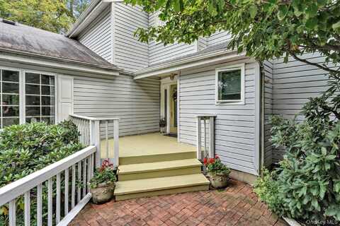 39 Fleets Cove Road, Huntington, NY 11743