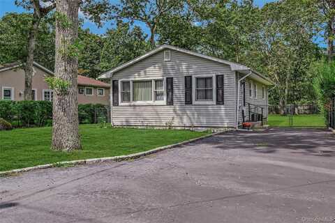 222 Priscilla Avenue, Flanders, NY 11901