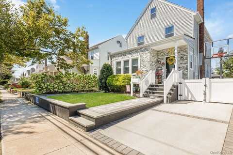 545 Marcellus Road, Williston Park, NY 11596