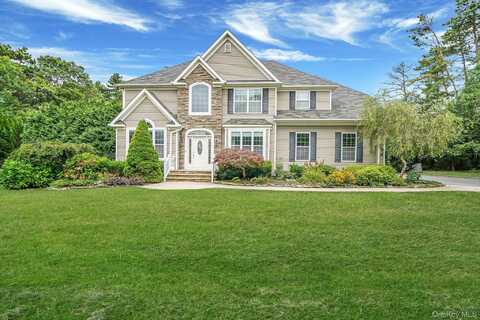 6 Nick Court, Yaphank, NY 11980