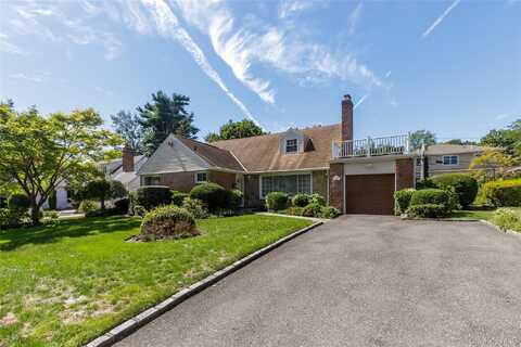 13 Linda Road, Port Washington, NY 11050